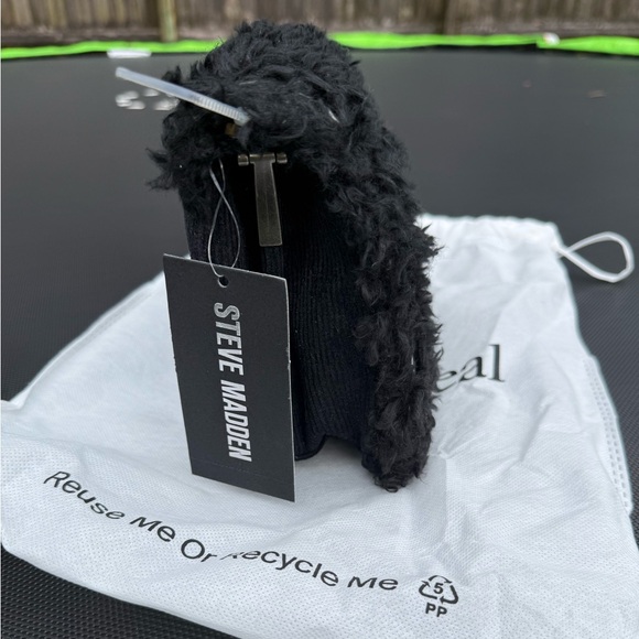 Steve Madden Black Faux Fur/Textured Crossbody Bag NWT - Picture 3 of 13